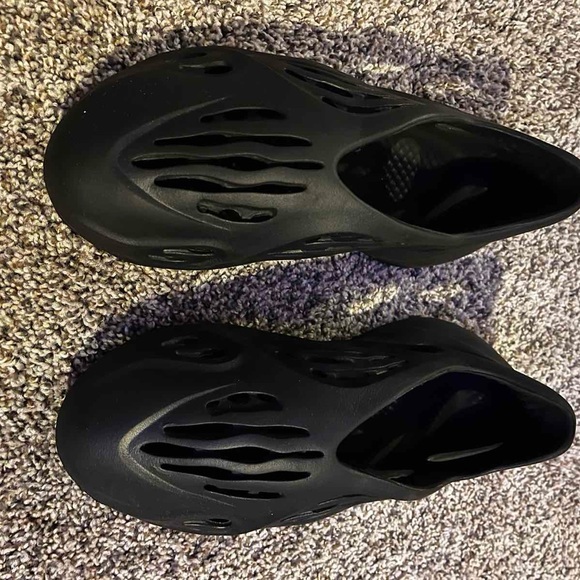 yeezy slides - Picture 2 of 2